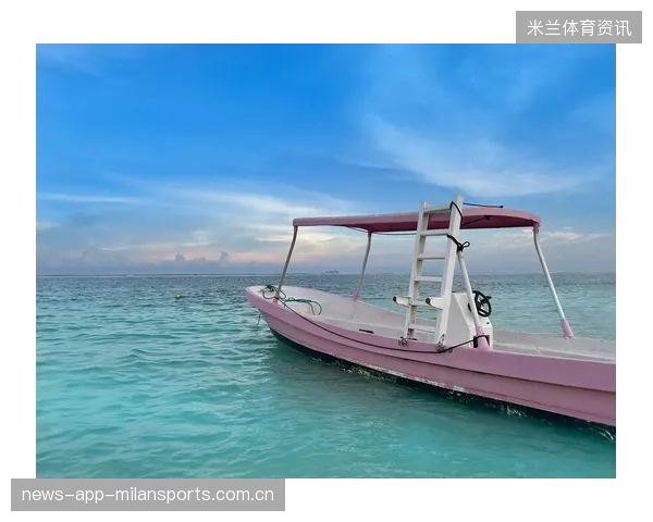 水上项目惊现翻船事故，运动员奇迹脱险